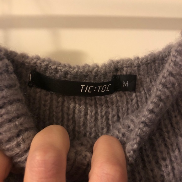 NWT GRAY OFF THE SHOULDER CROP TOP - Picture 2 of 3